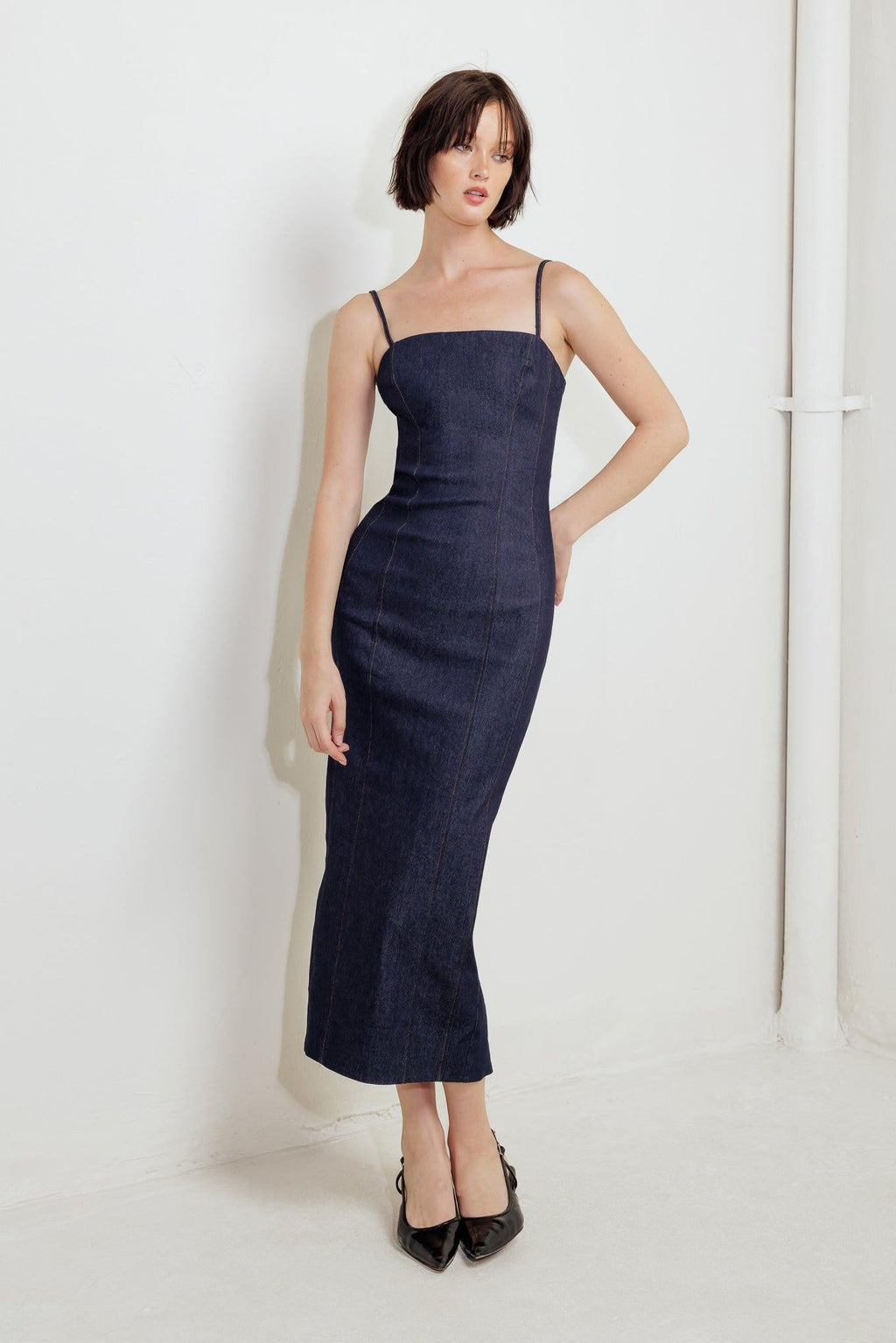 QUIET CURVE DARK DENIM MIDI DRESS
