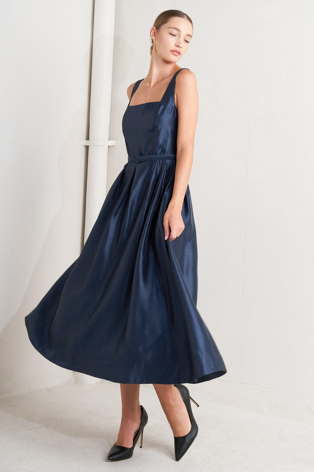 FEMME SILHOUETTE WOVEN MIDI DRESS
