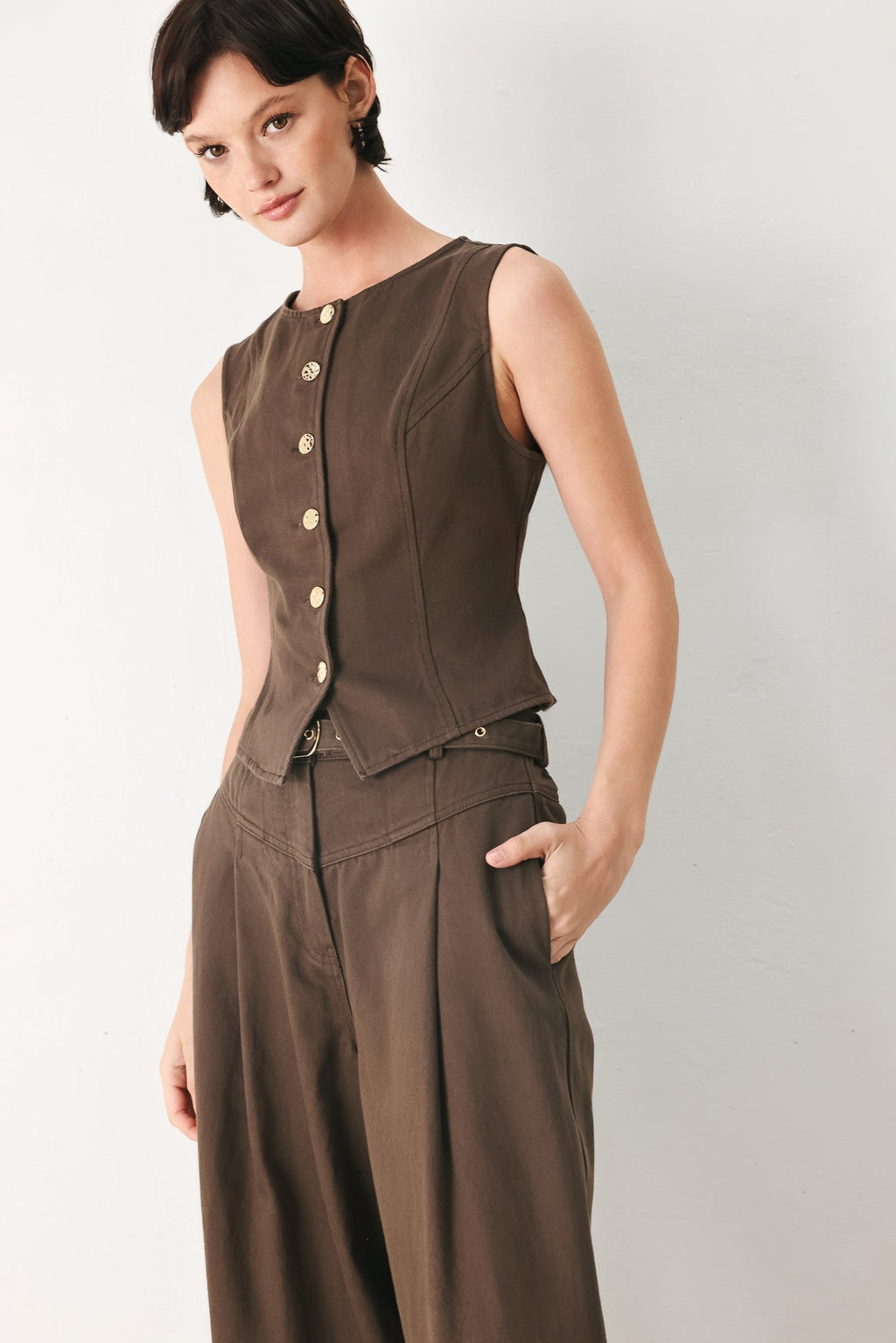 BROWN SUGAR STATEMENT WOVEN VEST