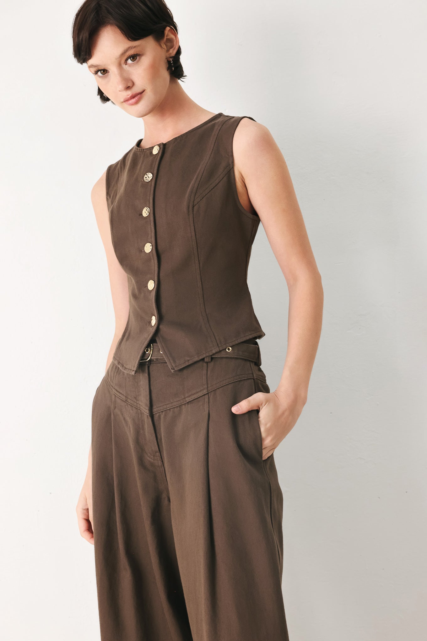 BROWN SUGAR STATEMENT WOVEN VEST