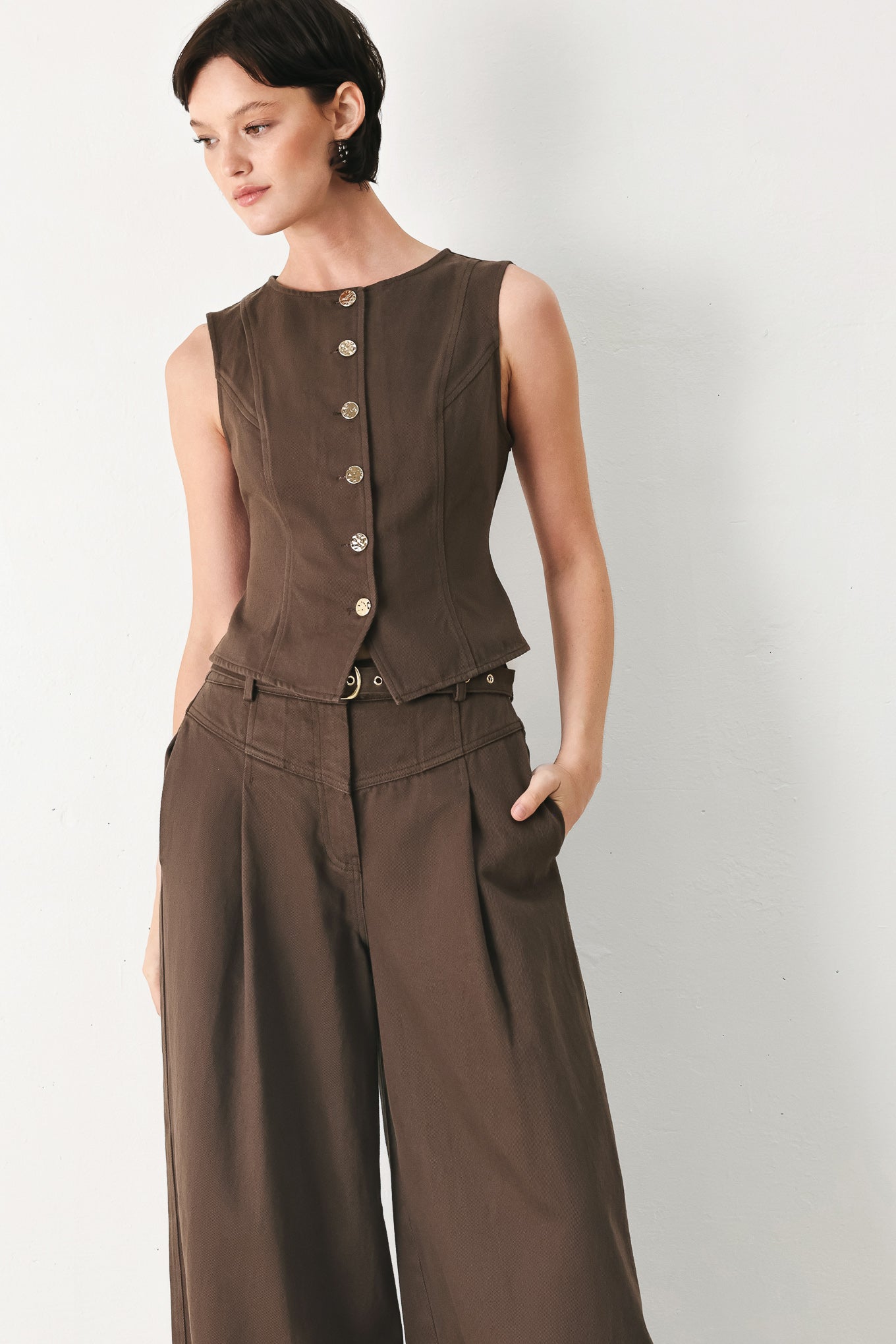 BROWN SUGAR STATEMENT WOVEN VEST
