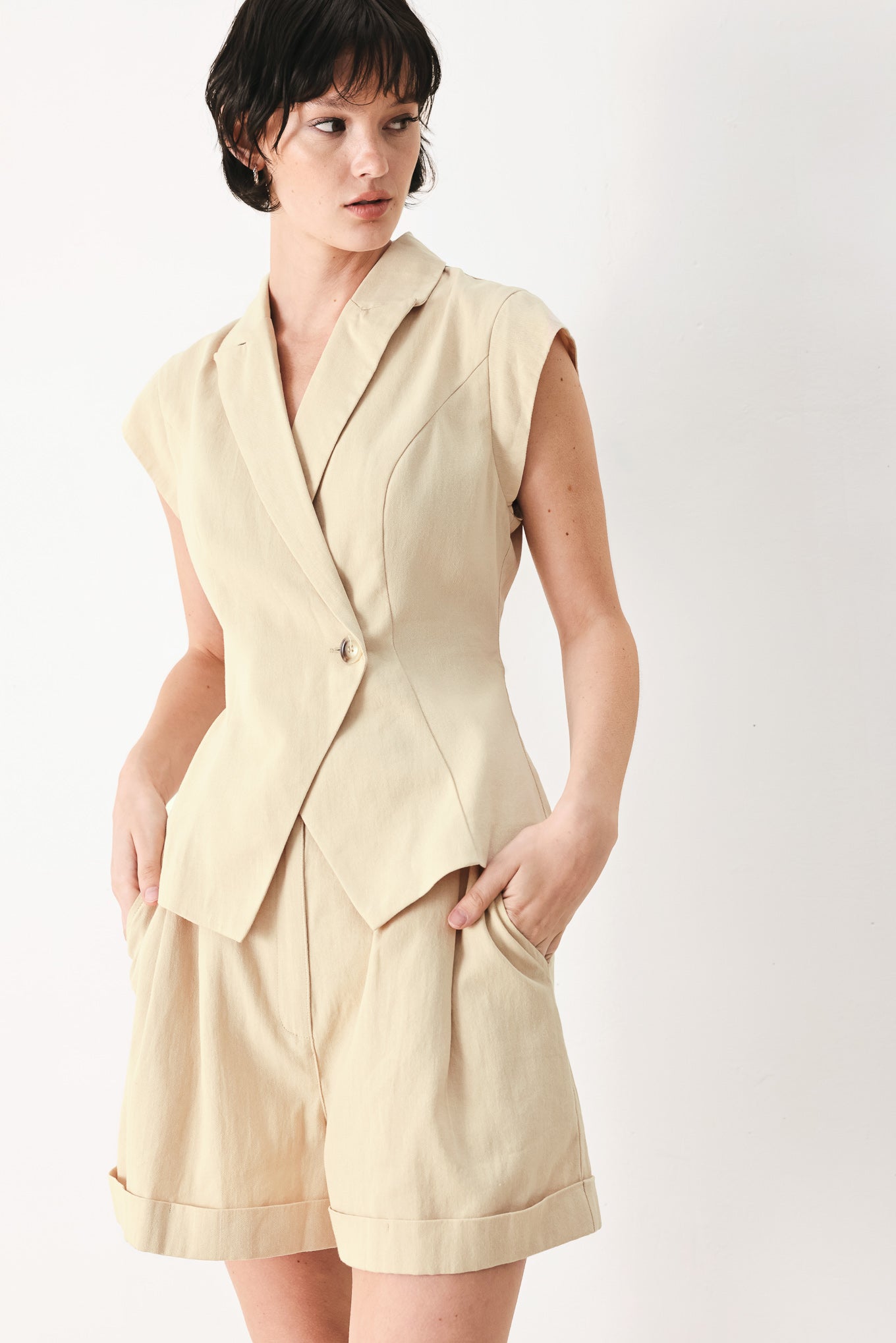 DESERT MINIMAL WOVEN VEST
