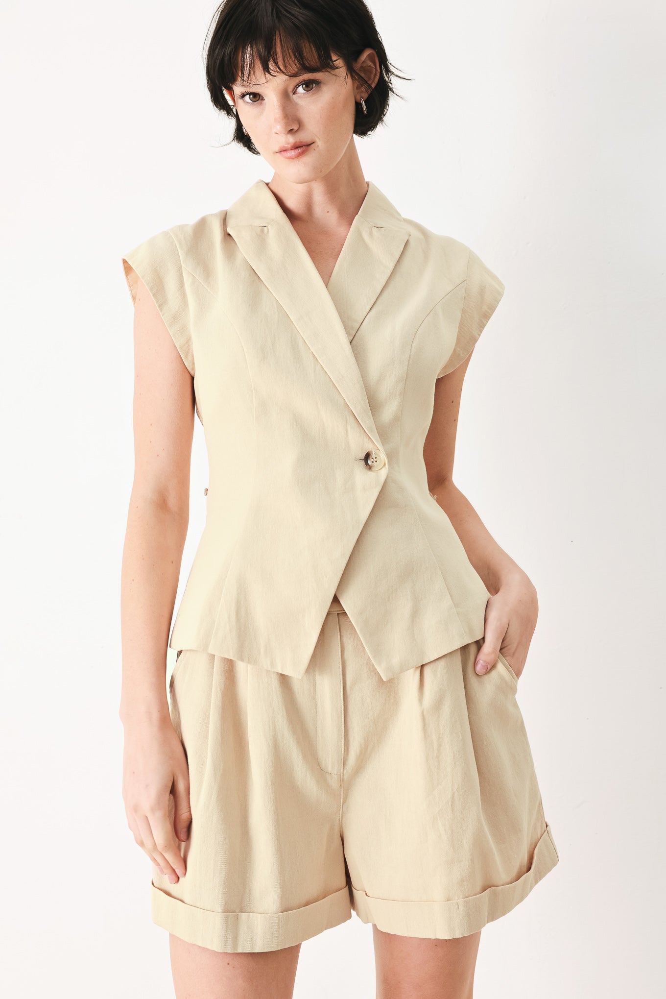 DESERT MINIMAL WOVEN VEST