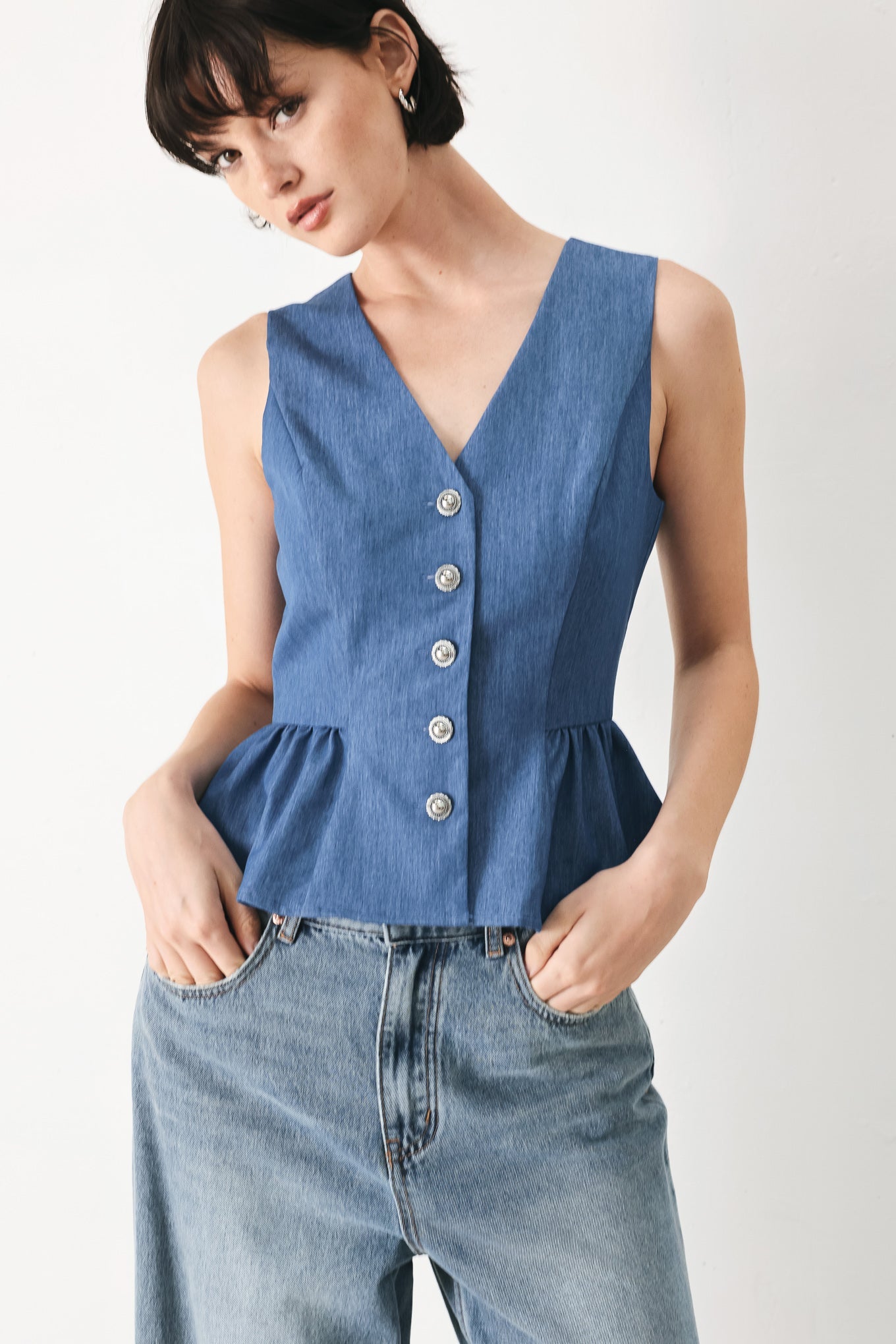 CASUAL ROMANCE WOVEN VEST