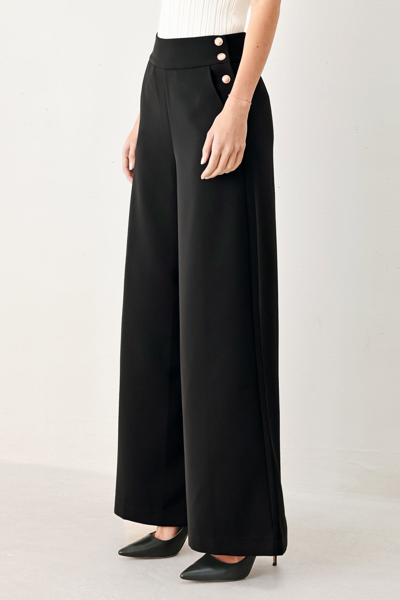 MODERN EDGE WOVEN PANTS