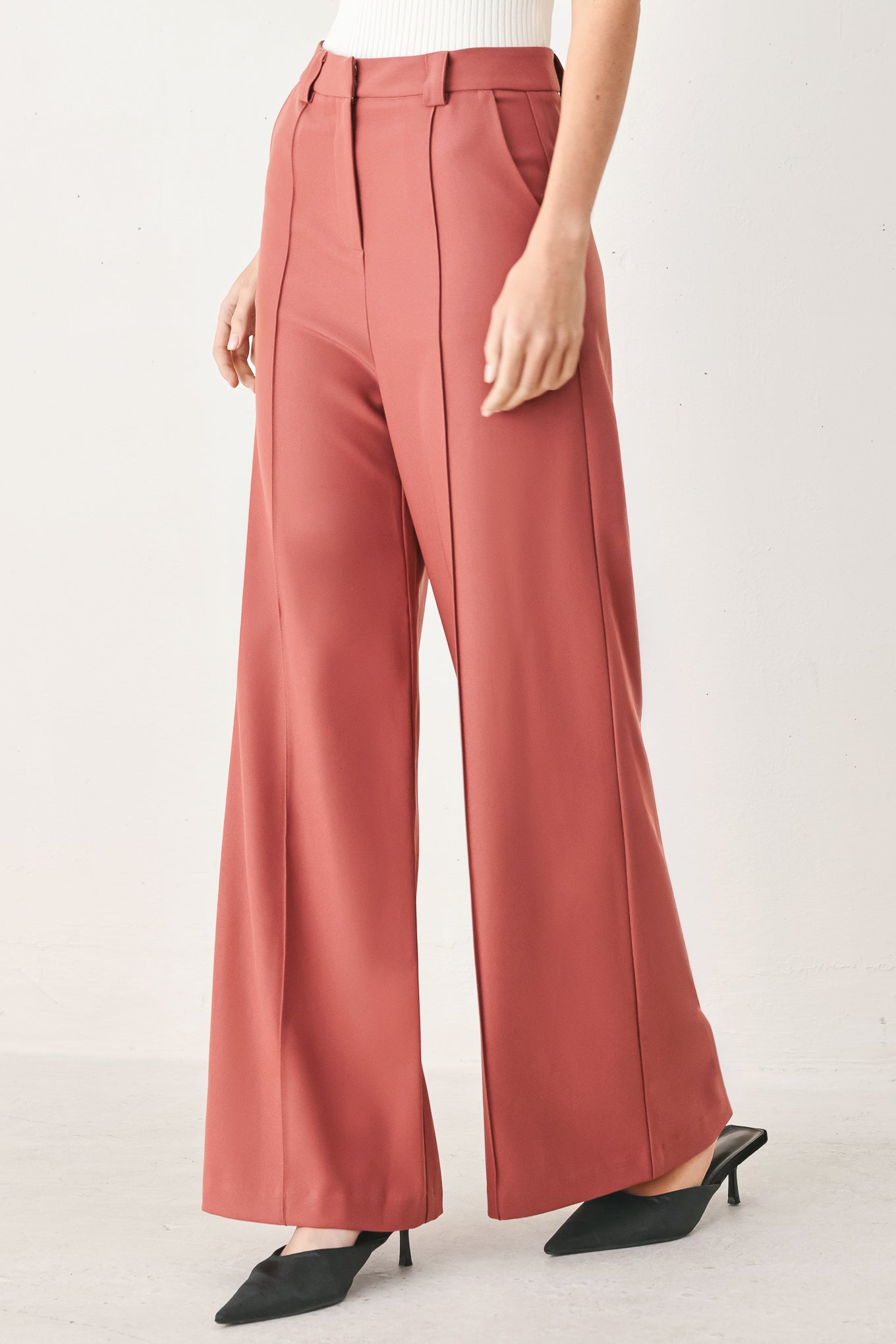 MODERN FLOW WOVEN PANTS