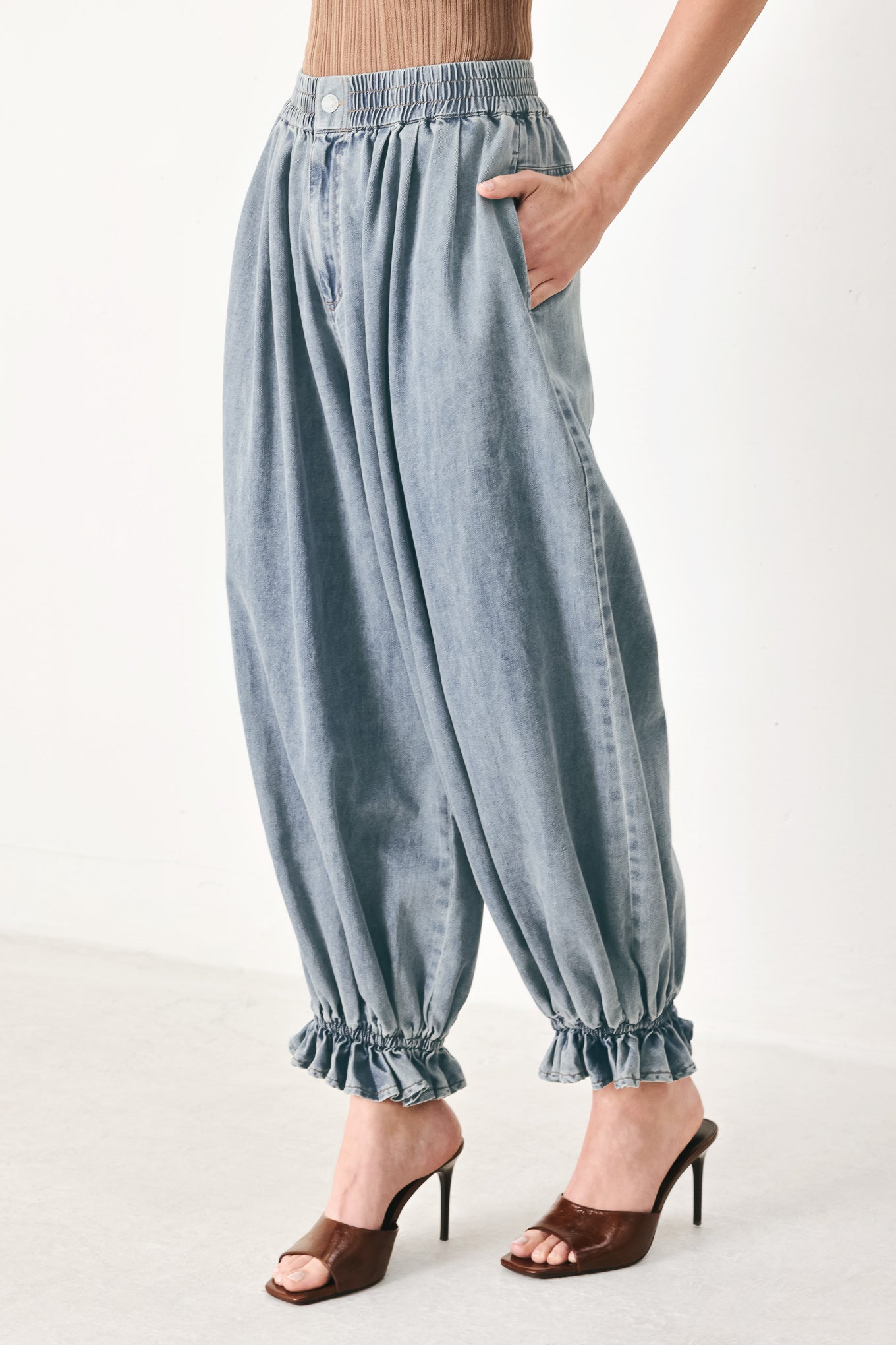 EASY VOLUME DENIM GENIE PANTS