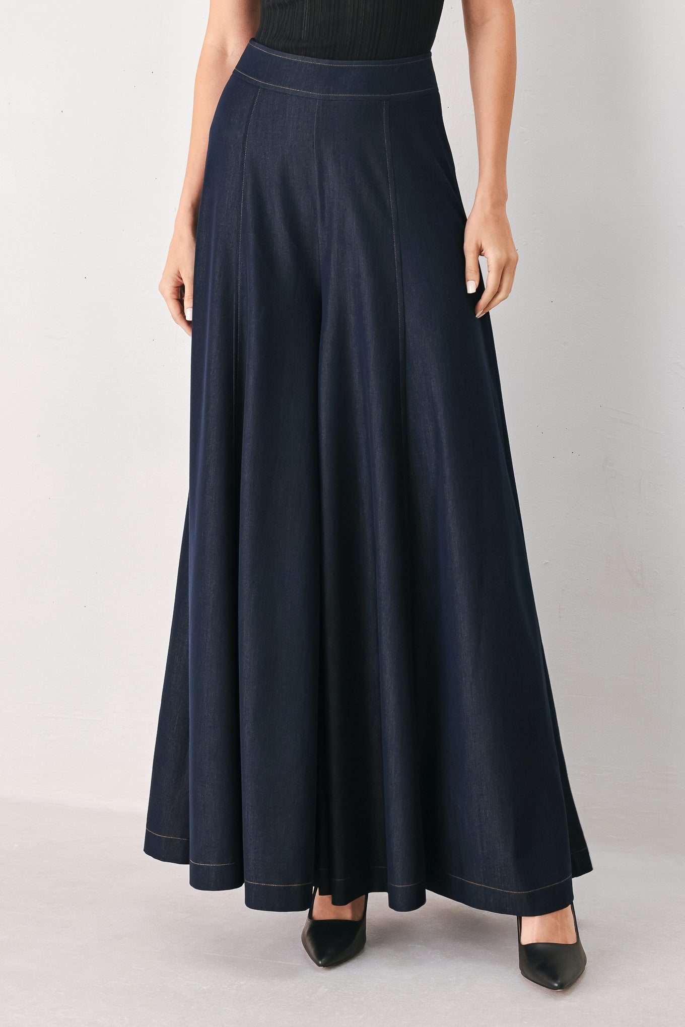 CASUAL ROMANCE WOVEN PANTS