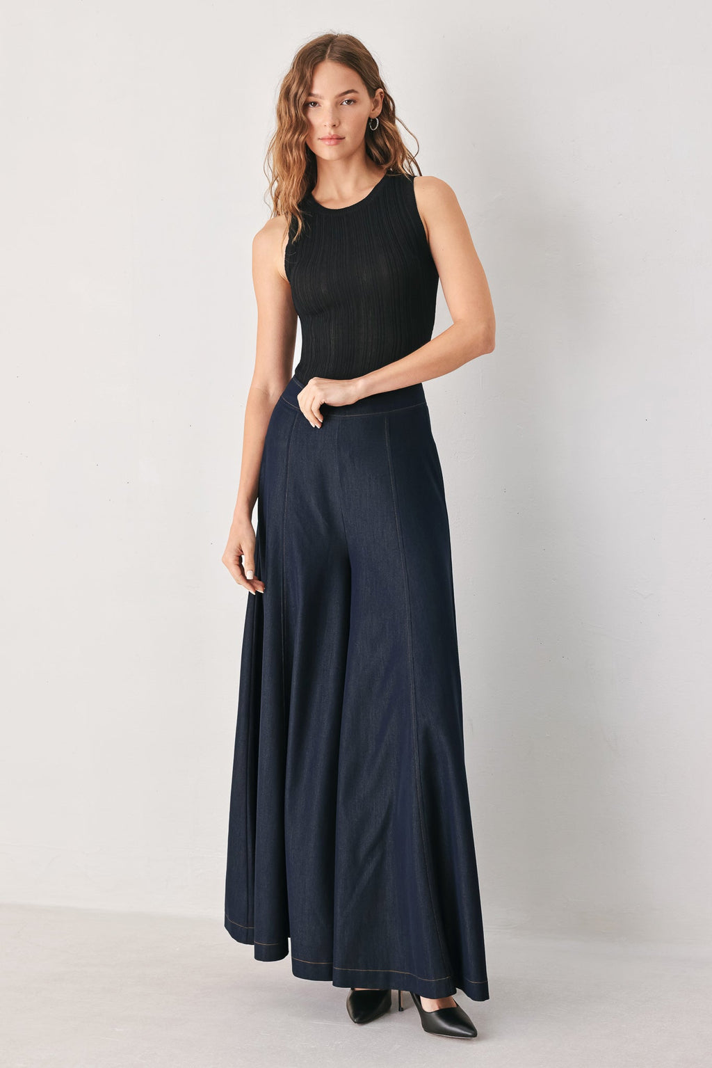 CASUAL ROMANCE WOVEN PANTS