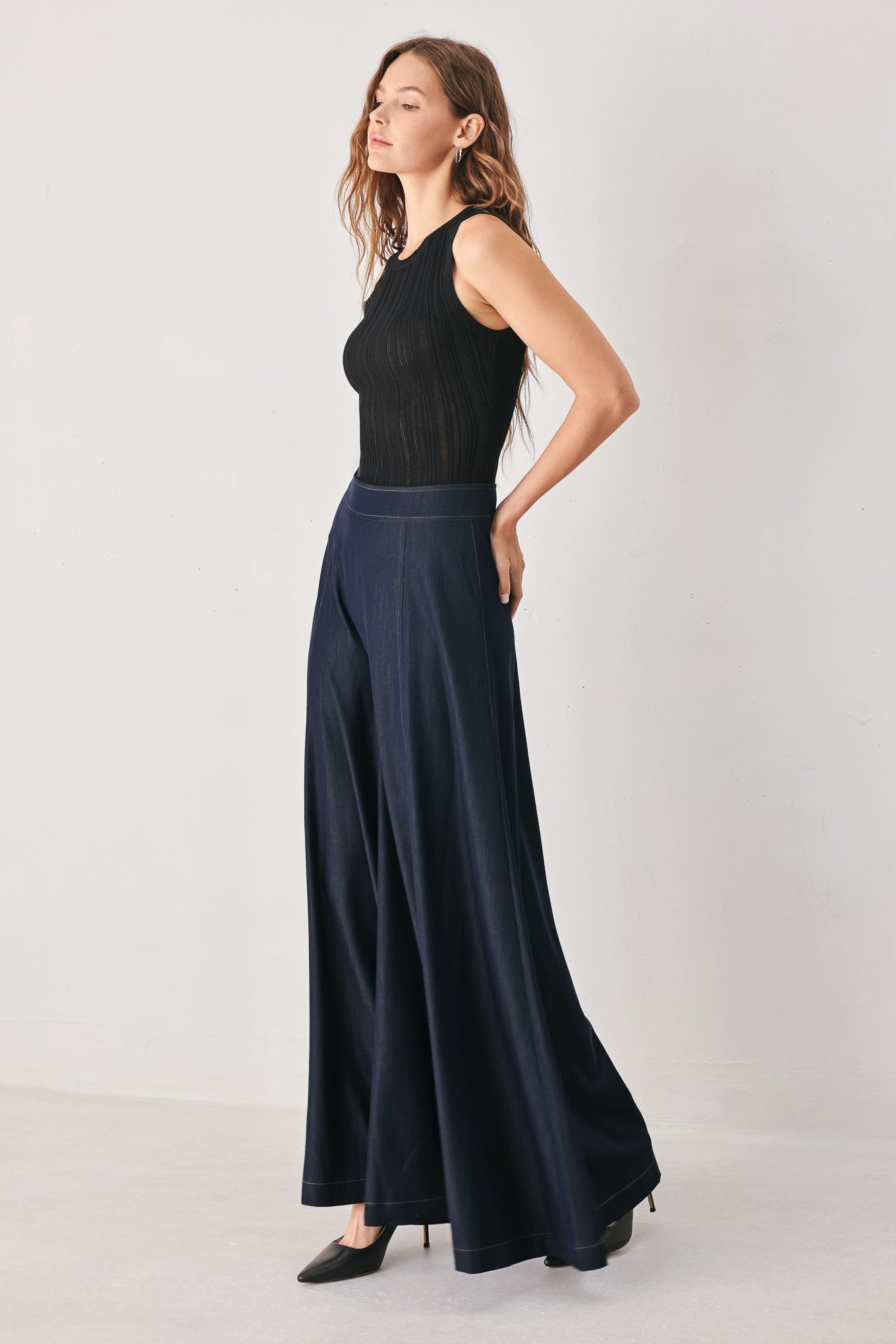 CASUAL ROMANCE WOVEN PANTS