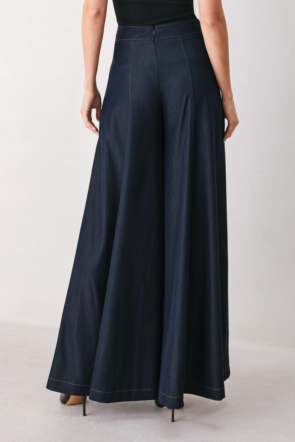 CASUAL ROMANCE WOVEN PANTS