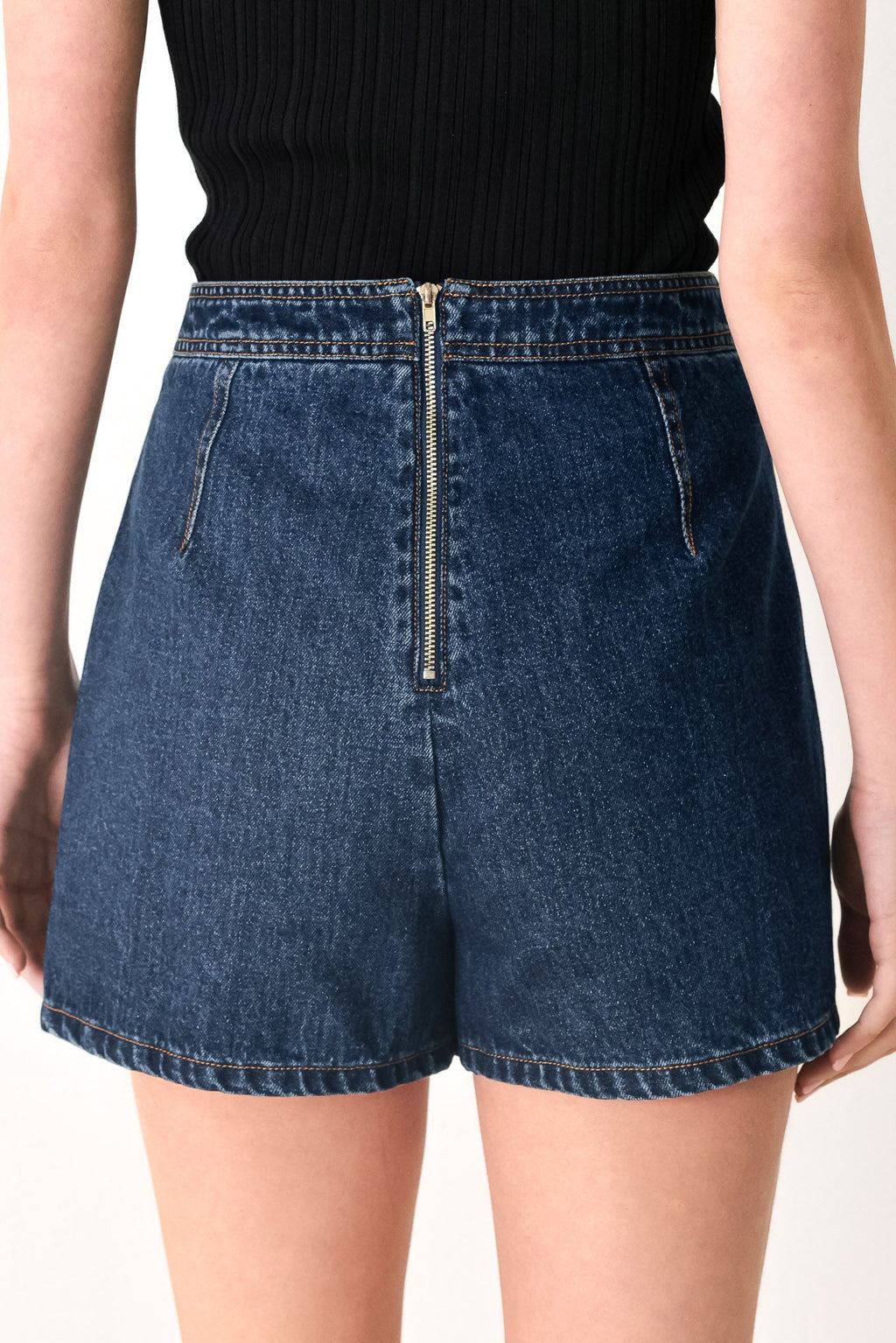RUN THE CITY DENIM SKORT