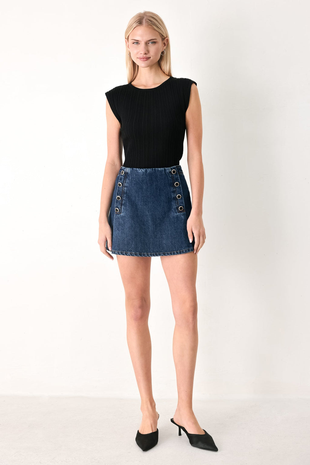 RUN THE CITY DENIM SKORT