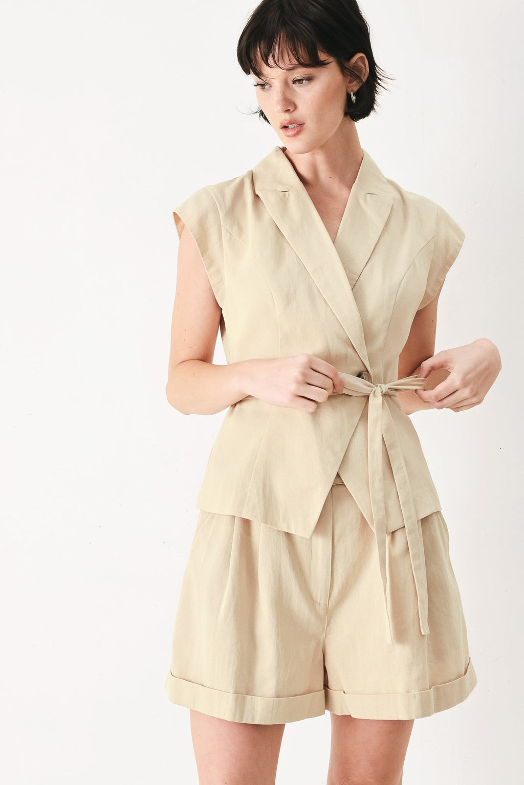 DESERT MINIMAL WOVEN SHORTS