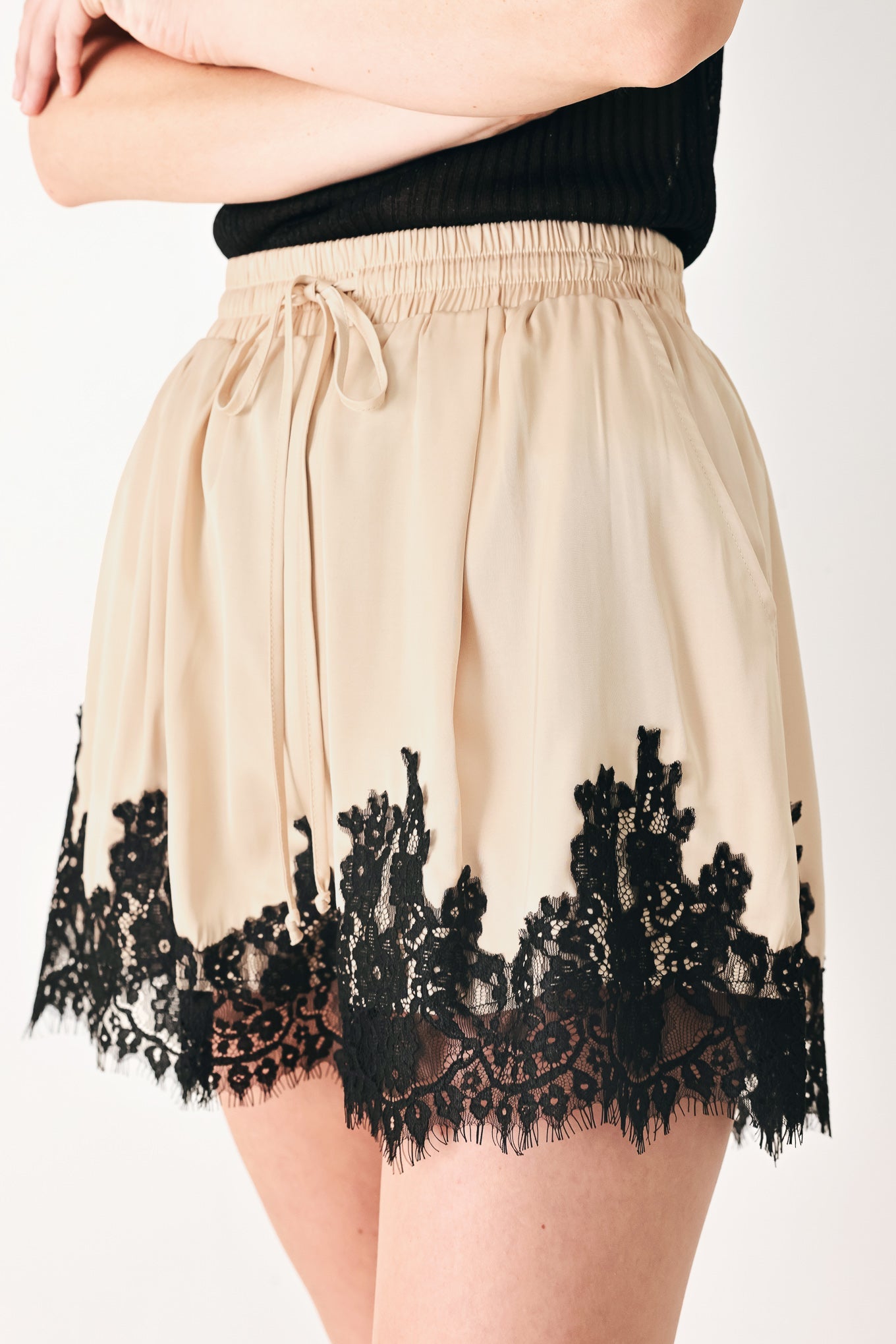 RODEO ROMANCE WOVEN SHORTS
