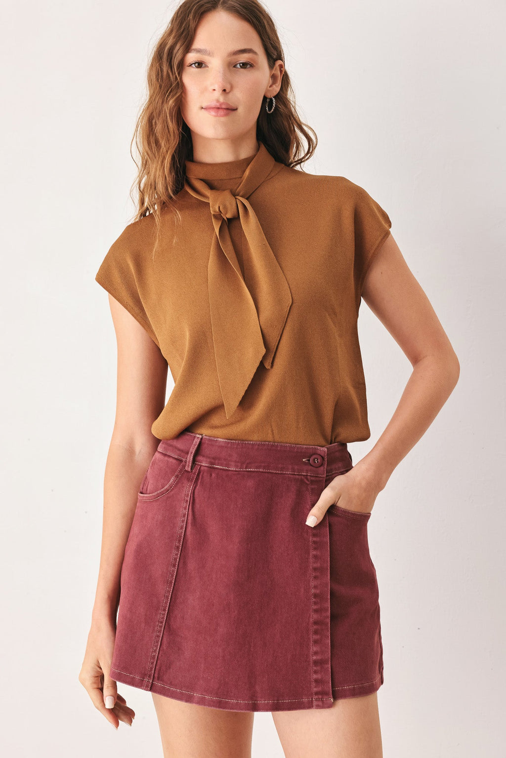 WILD RASPBERRY WOVEN SKORT