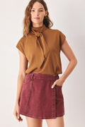 WILD RASPBERRY WOVEN SKORT