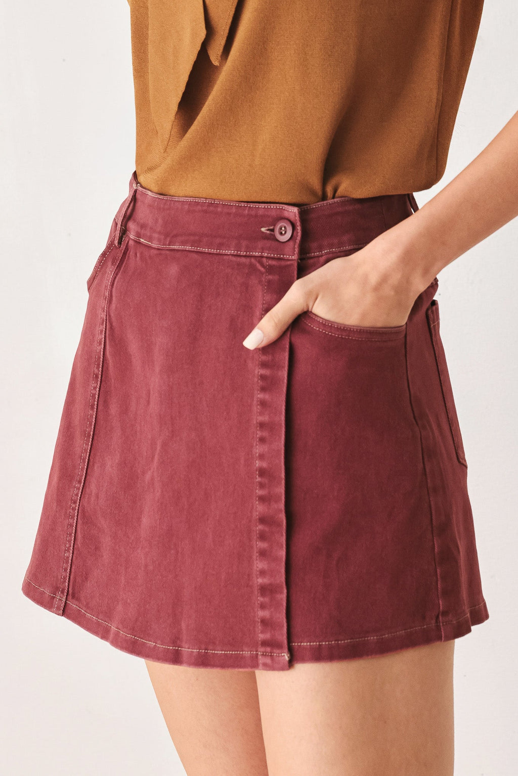 WILD RASPBERRY WOVEN SKORT