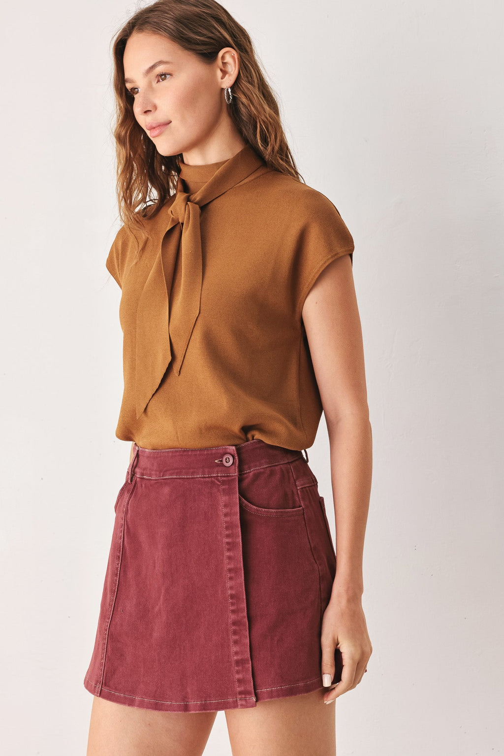 WILD RASPBERRY WOVEN SKORT