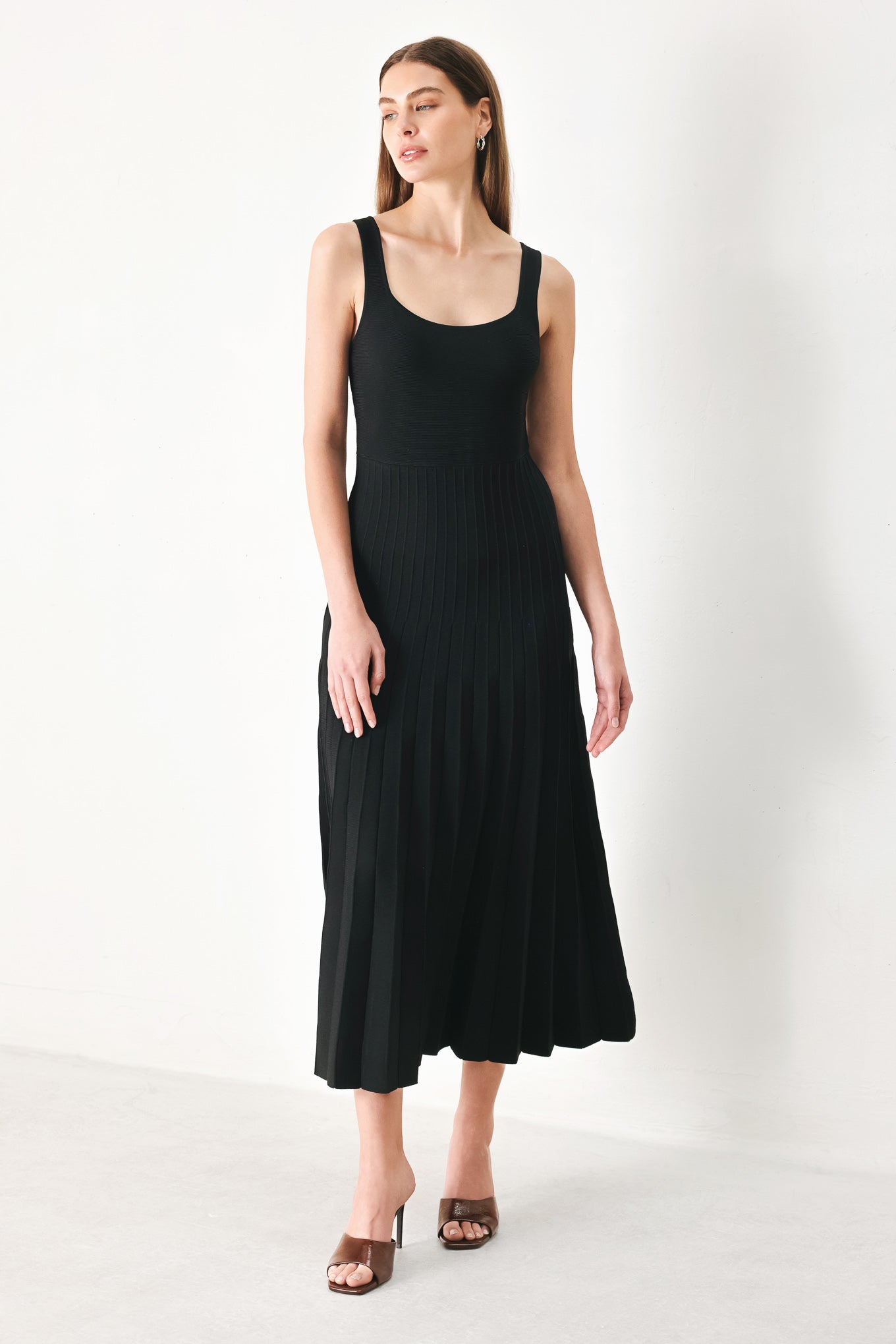 MONO FORM SWEATER KNIT MIDI DRESS