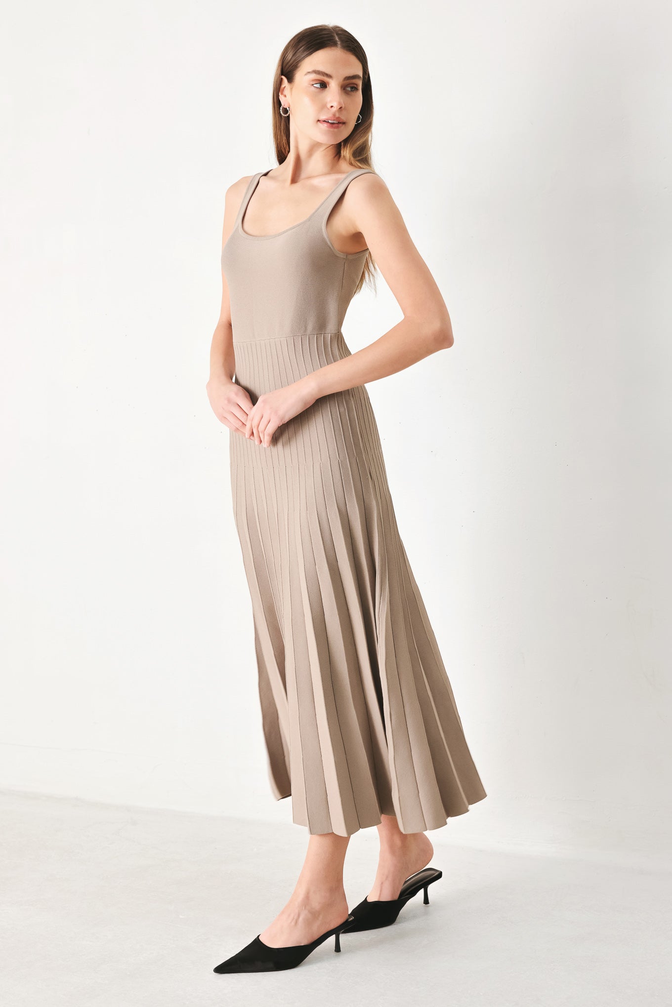 MONO FORM SWEATER KNIT MIDI DRESS