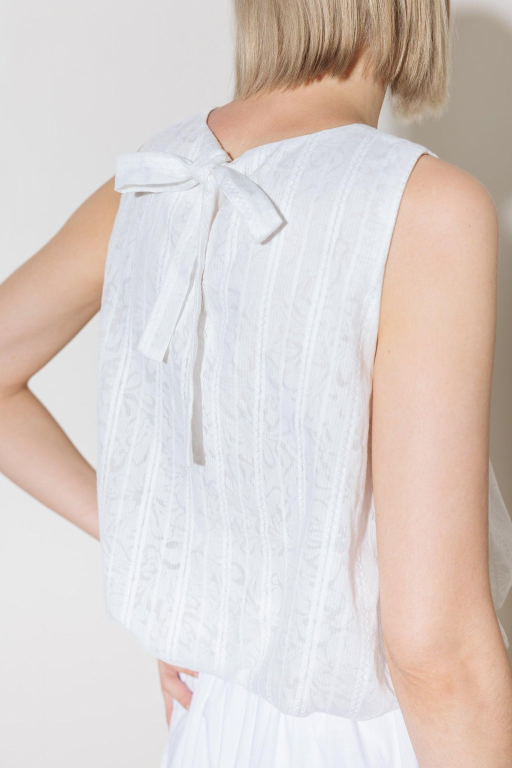 TIMELESS WITH EDGE WOVEN LACE TOP