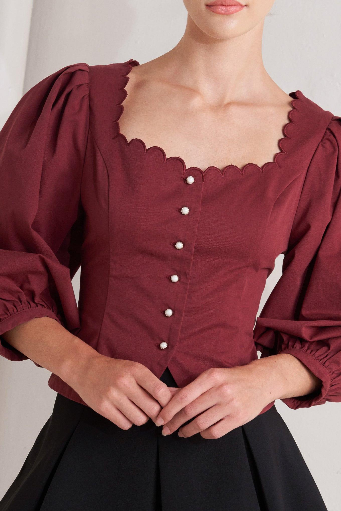 AMOUR SCALLOP WOVEN TOP