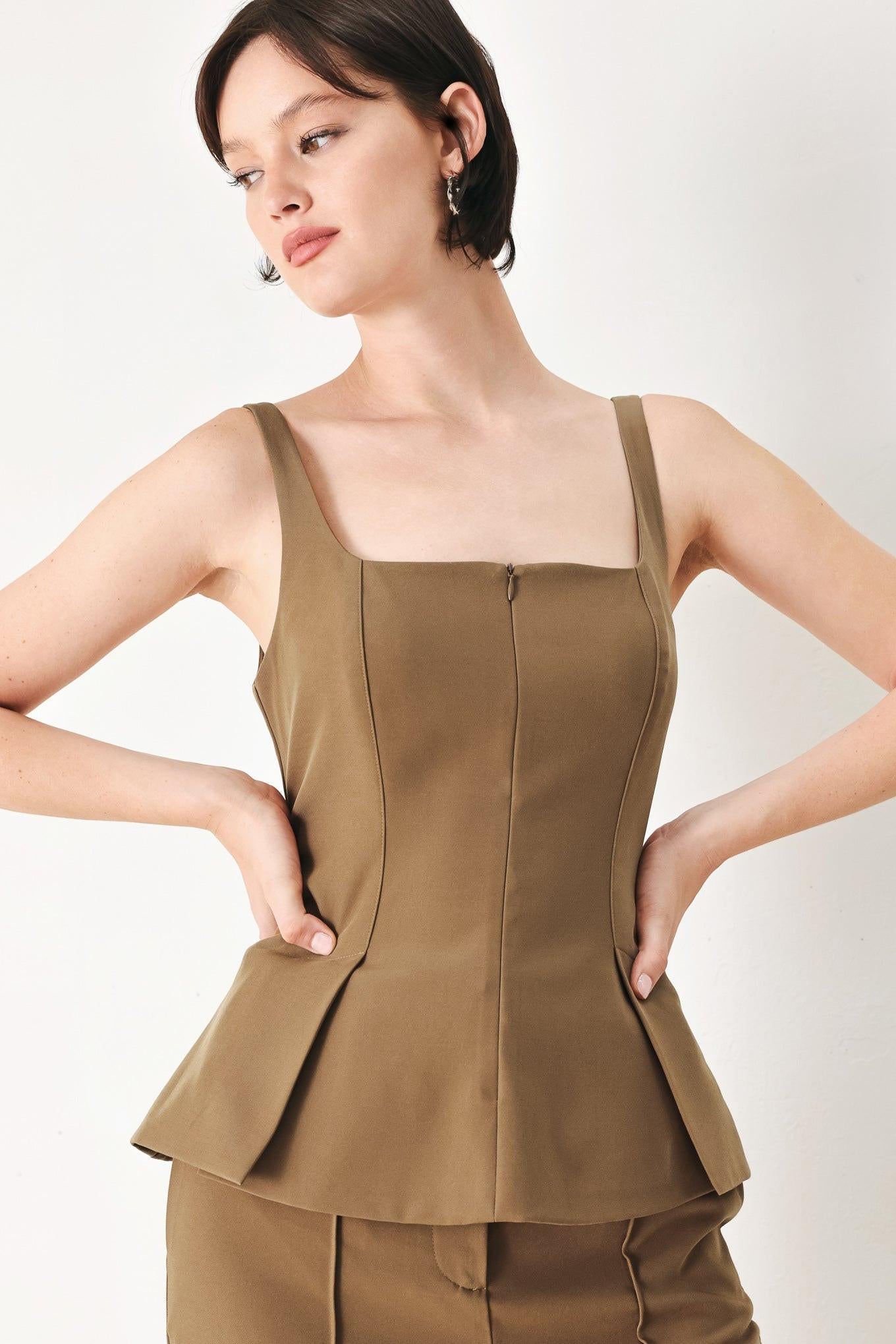 RICH SILHOUETTE WOVEN TOP