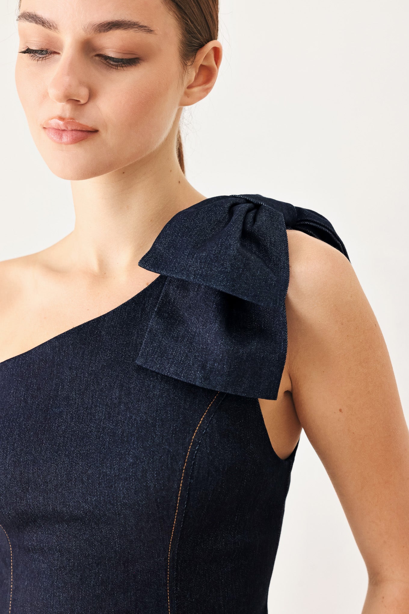 INDIGO BOW ONE SHOULDER DENIM TOP