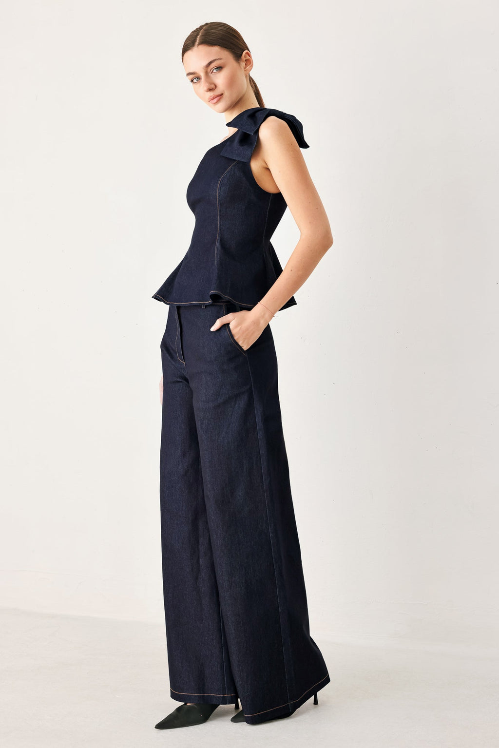 INDIGO BOW ONE SHOULDER DENIM TOP