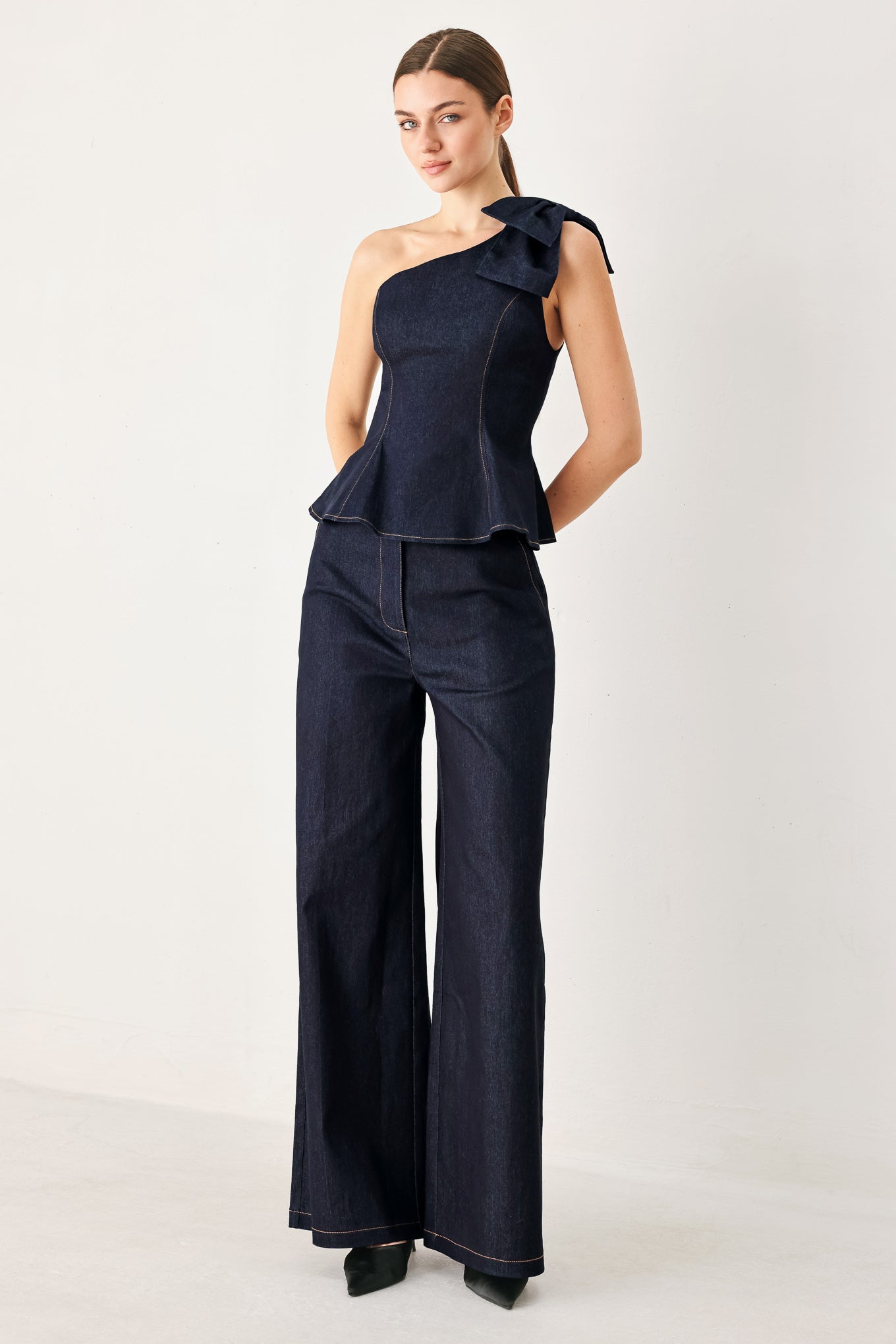 INDIGO BOW ONE SHOULDER DENIM TOP