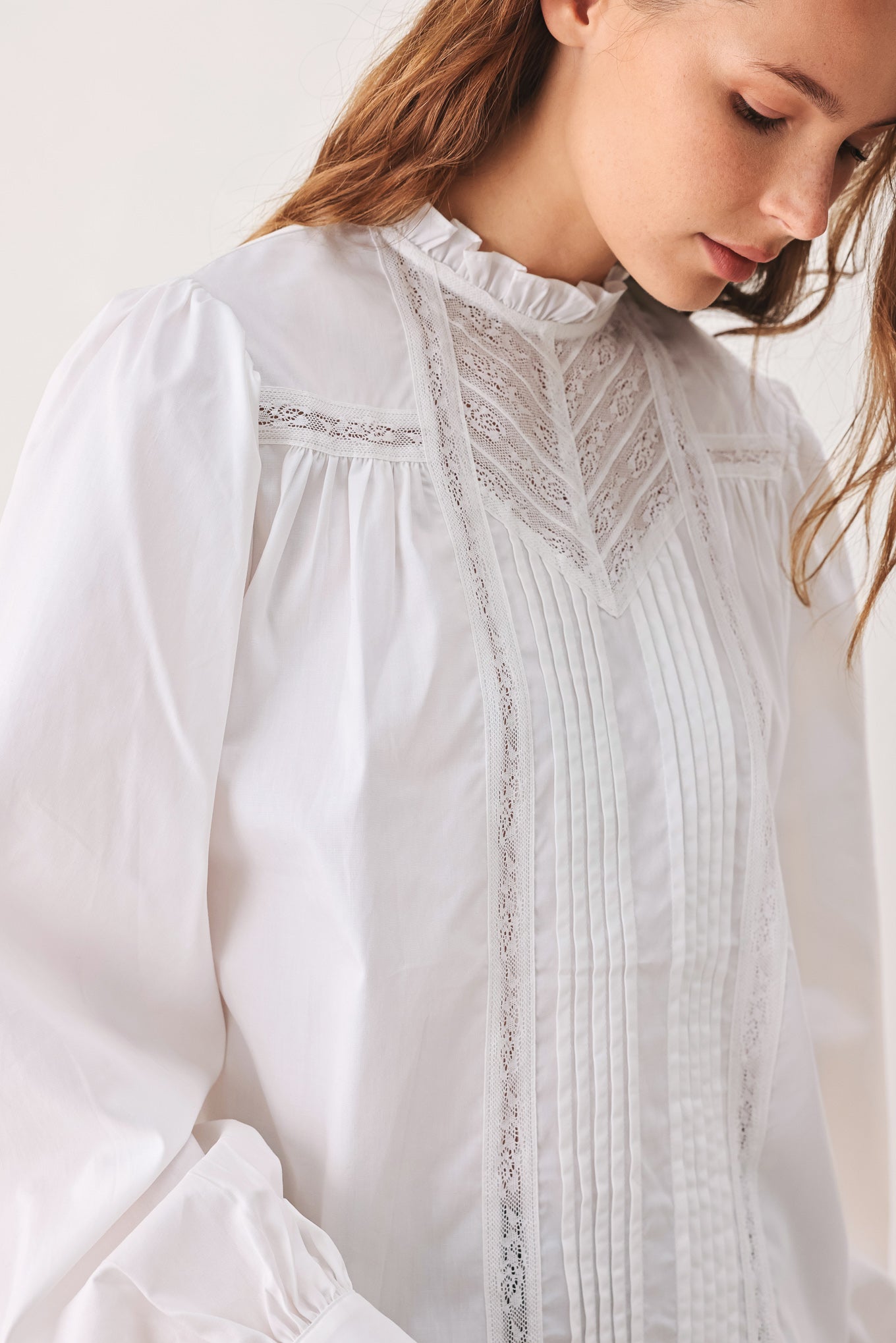 PORCELAIN VINTAGE INSPIRE WOVEN TOP
