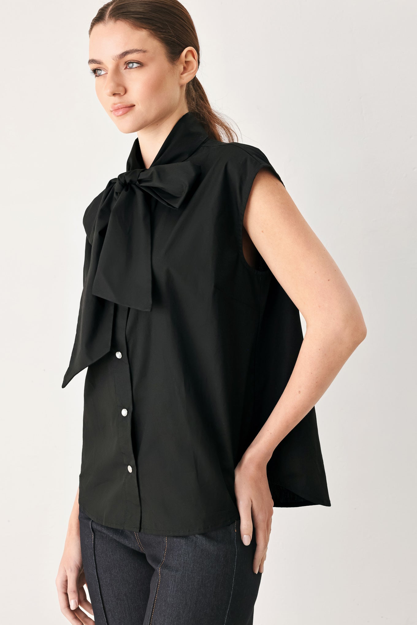 MODERN STATEMENT BOW WOVEN TOP