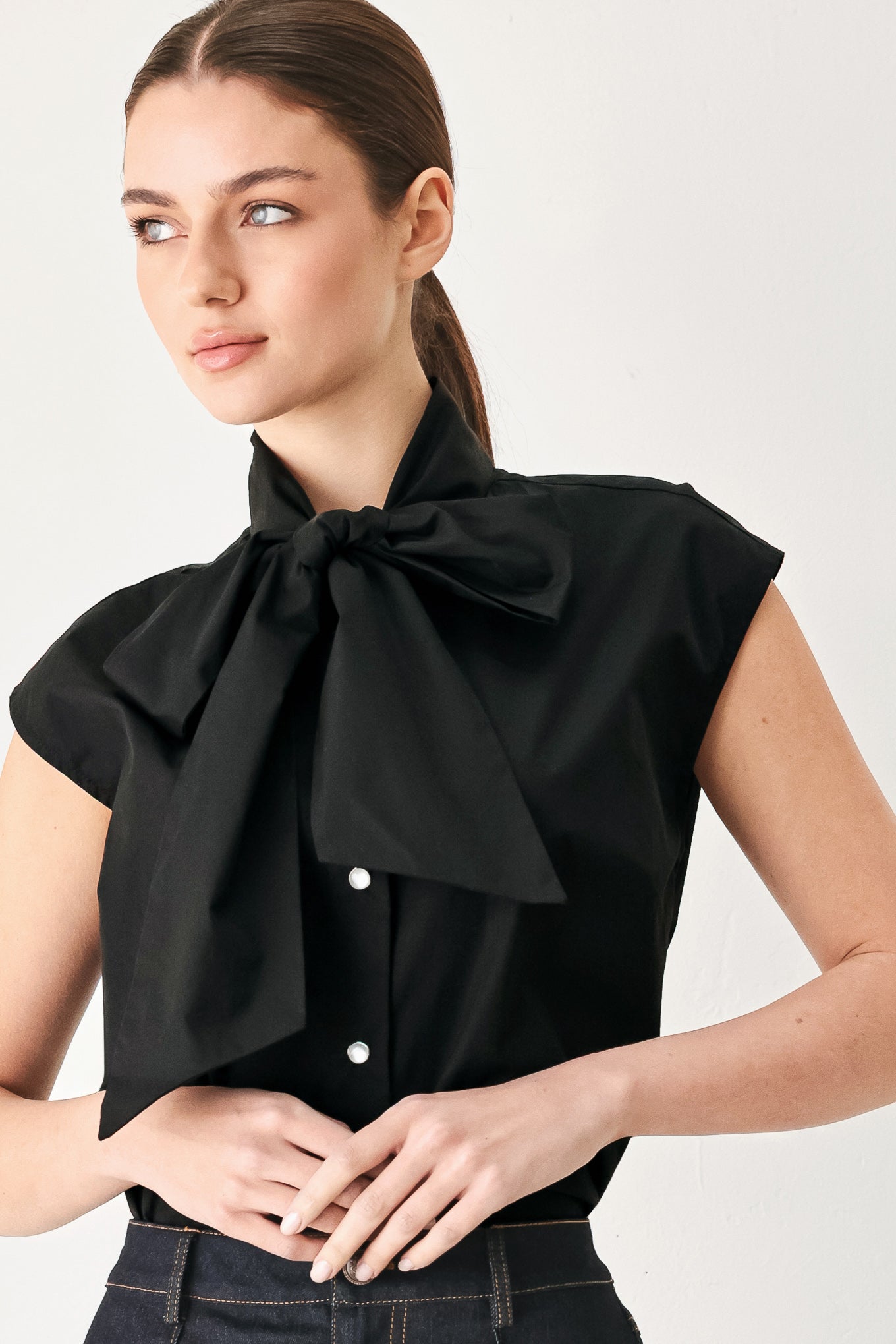 MODERN STATEMENT BOW WOVEN TOP