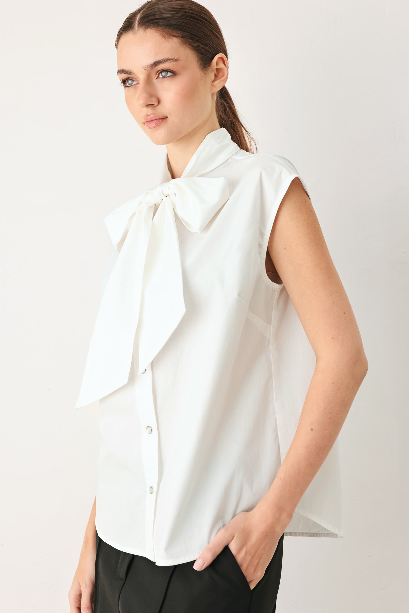 MODERN STATEMENT BOW WOVEN TOP