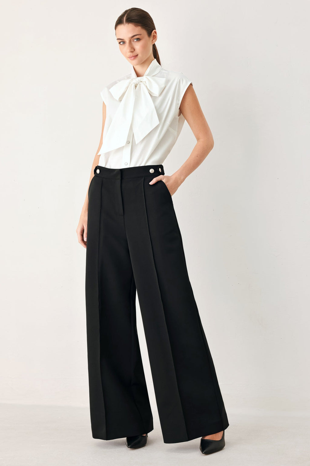 MODERN STATEMENT BOW WOVEN TOP