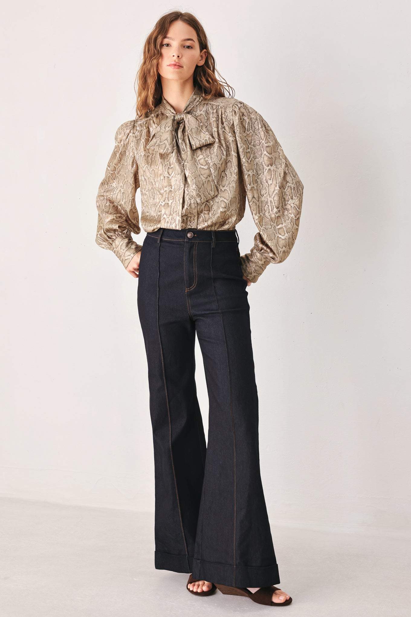 SERPENTINE TAUPE SNAKESKIN WOVEN TOP