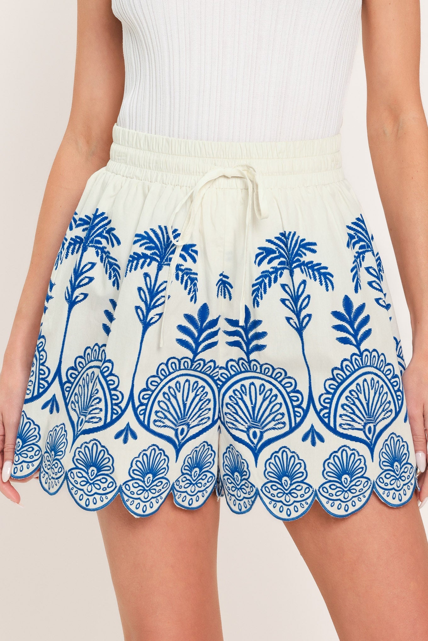 COASTLINE PALM WOVEN SHORTS