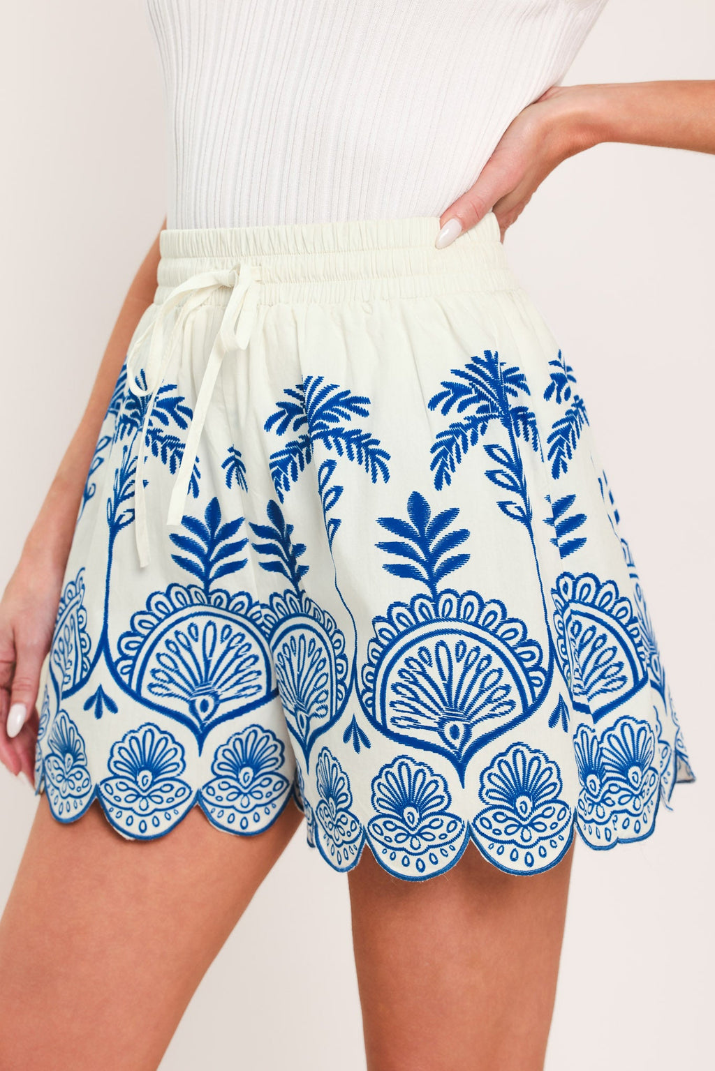 COASTLINE PALM WOVEN SHORTS