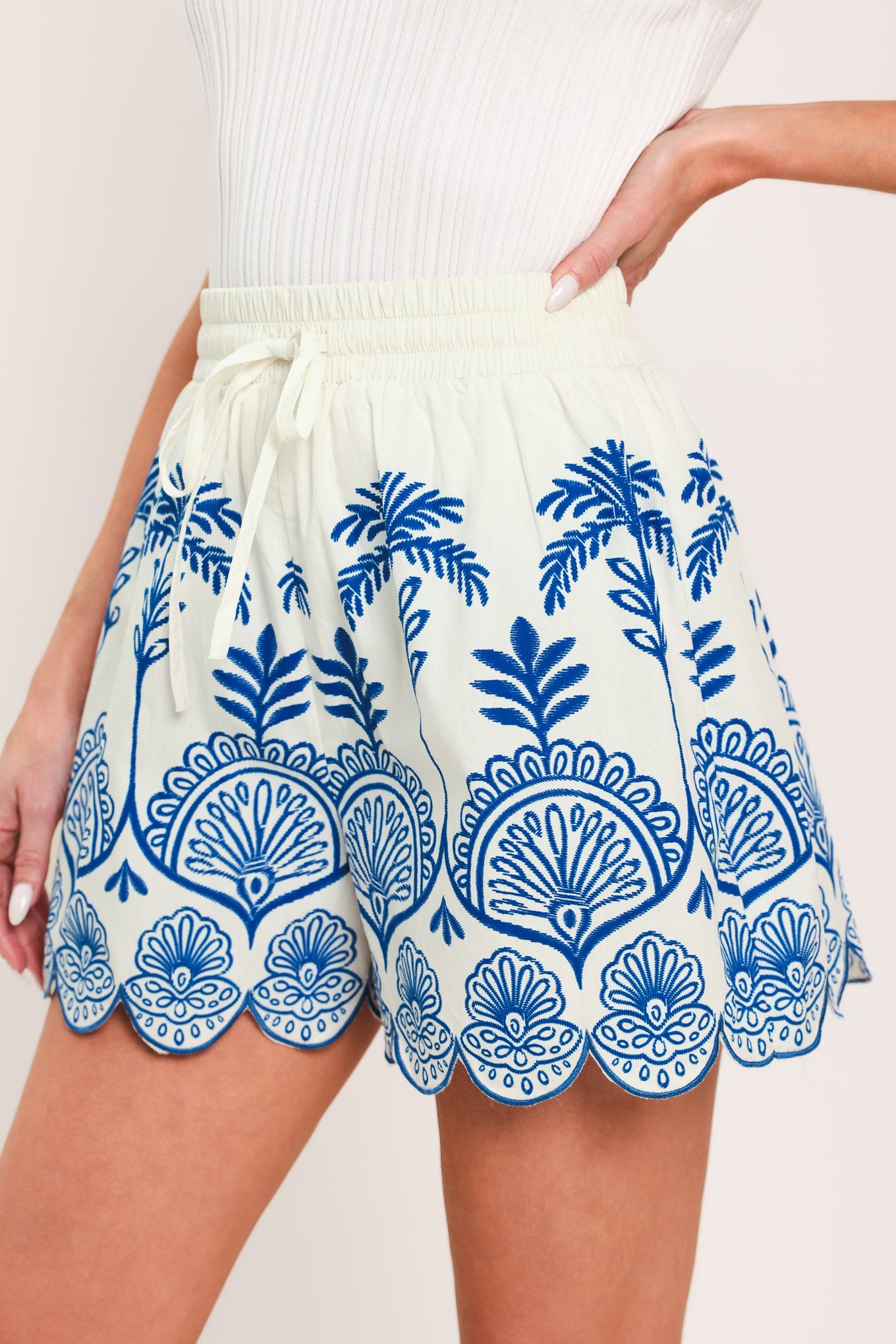 COASTLINE PALM WOVEN SHORTS