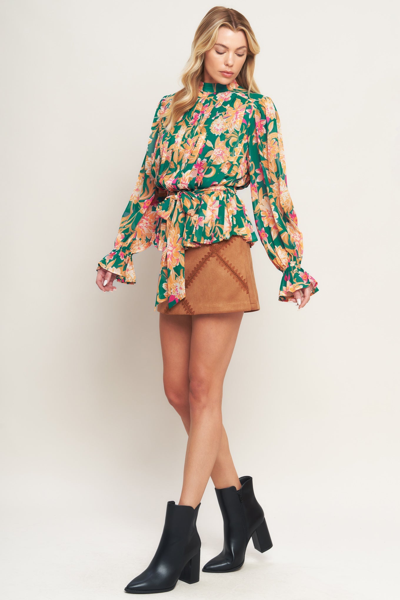 MISS PUNCTUALITY WOVEN TOP