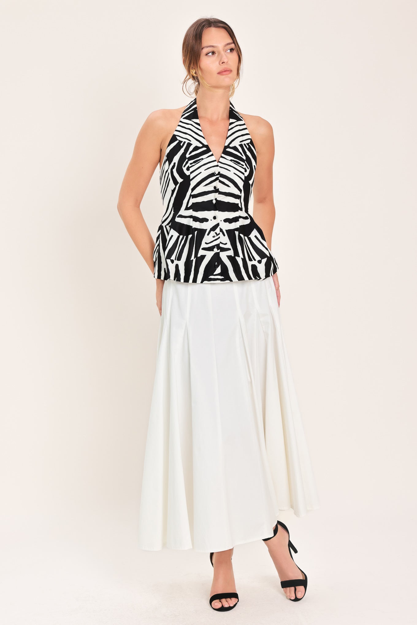 MINIMAL ELEGANCE WOVEN HALTER TOP