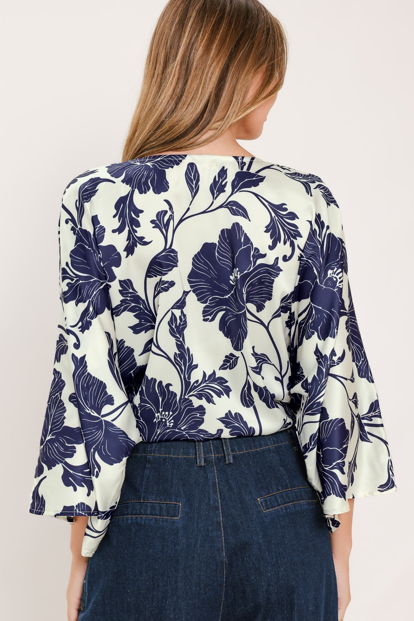 WHITE MAGNOLIA CURRENT WOVEN TOP