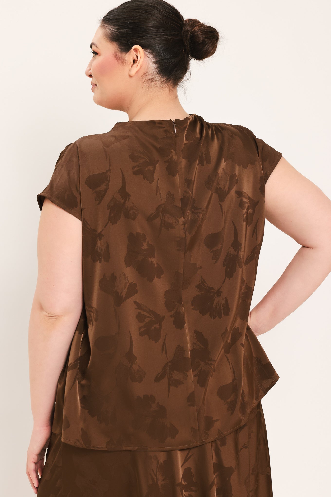 CHOCOLATE FLORAL WOVEN JACQUARD TOP