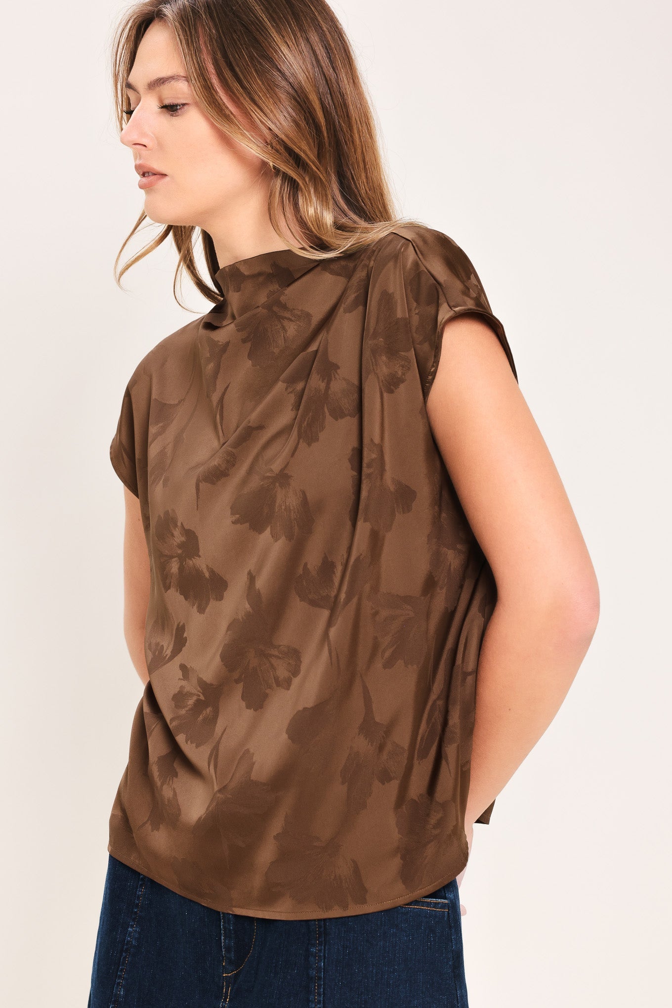 CHOCOLATE FLORAL WOVEN JACQUARD TOP